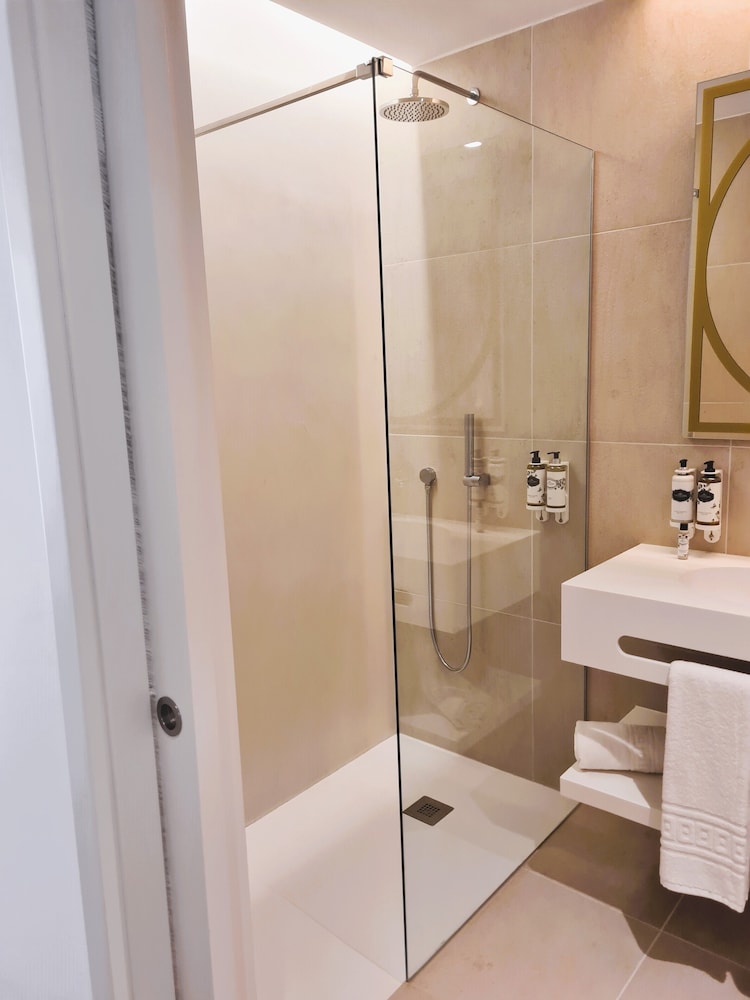 Superior Double Room, Partial Sea View - Photo 5