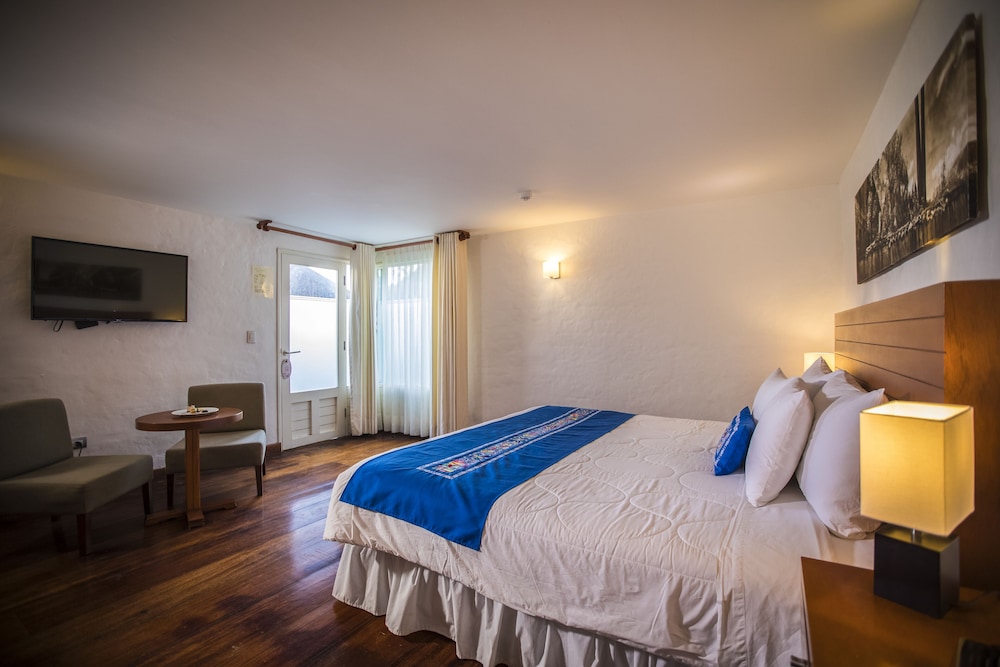 Deluxe Room, 1 King Bed photo 3