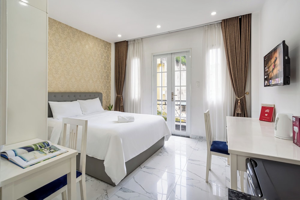 Premium Studio, City View