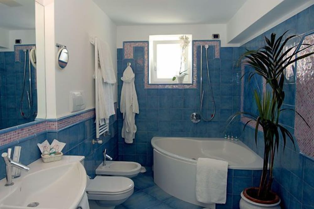 Deluxe Double or Twin Room, Jetted Tub, Sea View