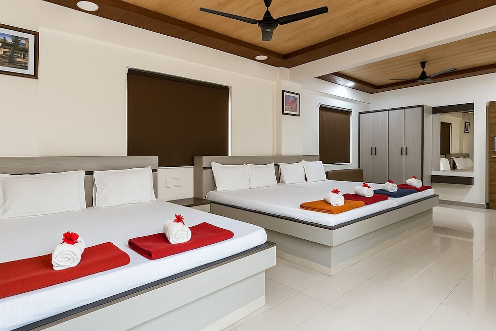 Family Quadruple Room, Pool View