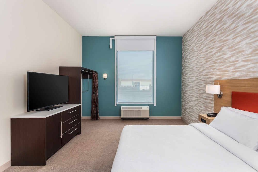 Suite, 1 King Bed, Accessible (Hearing) - Photo 2