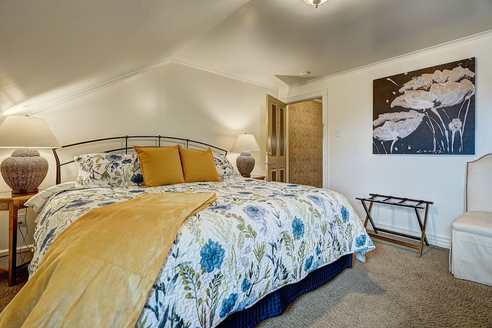 Room, 1 King Bed, Partial Ocean View (Warren) photo 3