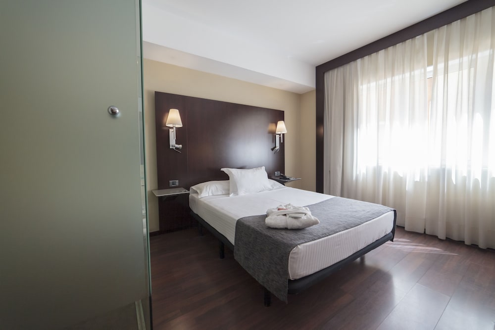 Double or Twin Room (Oferta Desayuno 2 pax) - Photo 2