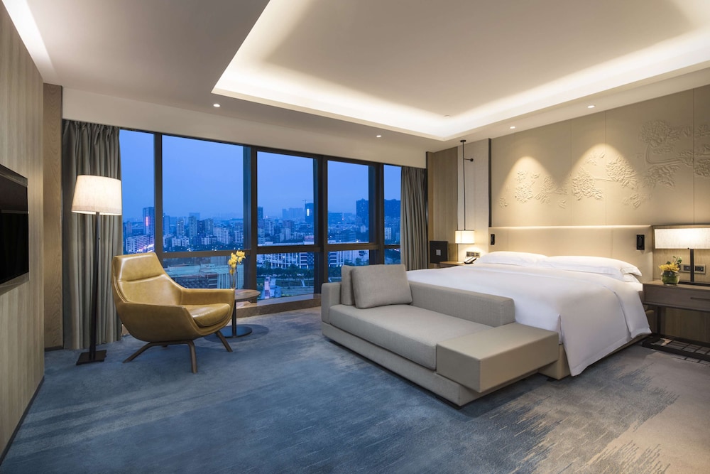 Presidential Suite thumbnail 6
