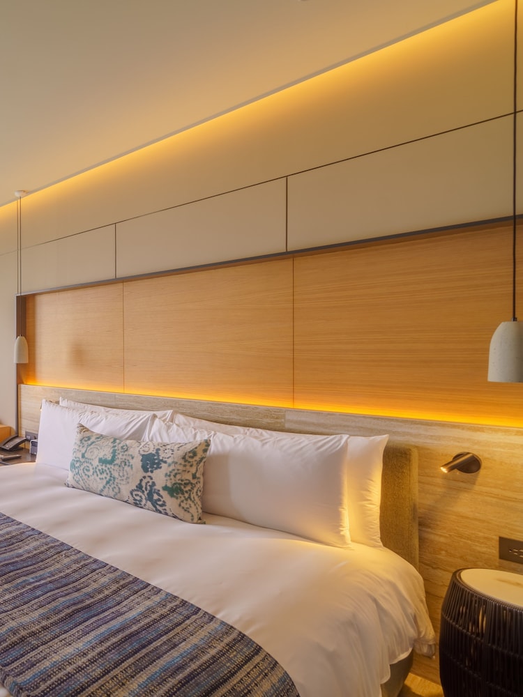 Deluxe Room, 1 King Bed with Sofa bed, Balcony - Photo 3