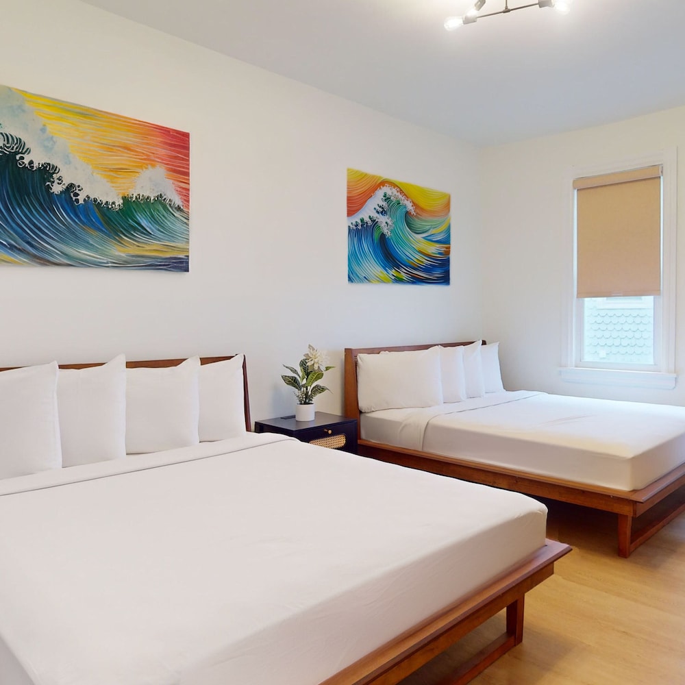 Two Bedroom Queen Suite with Kitchen photo 2