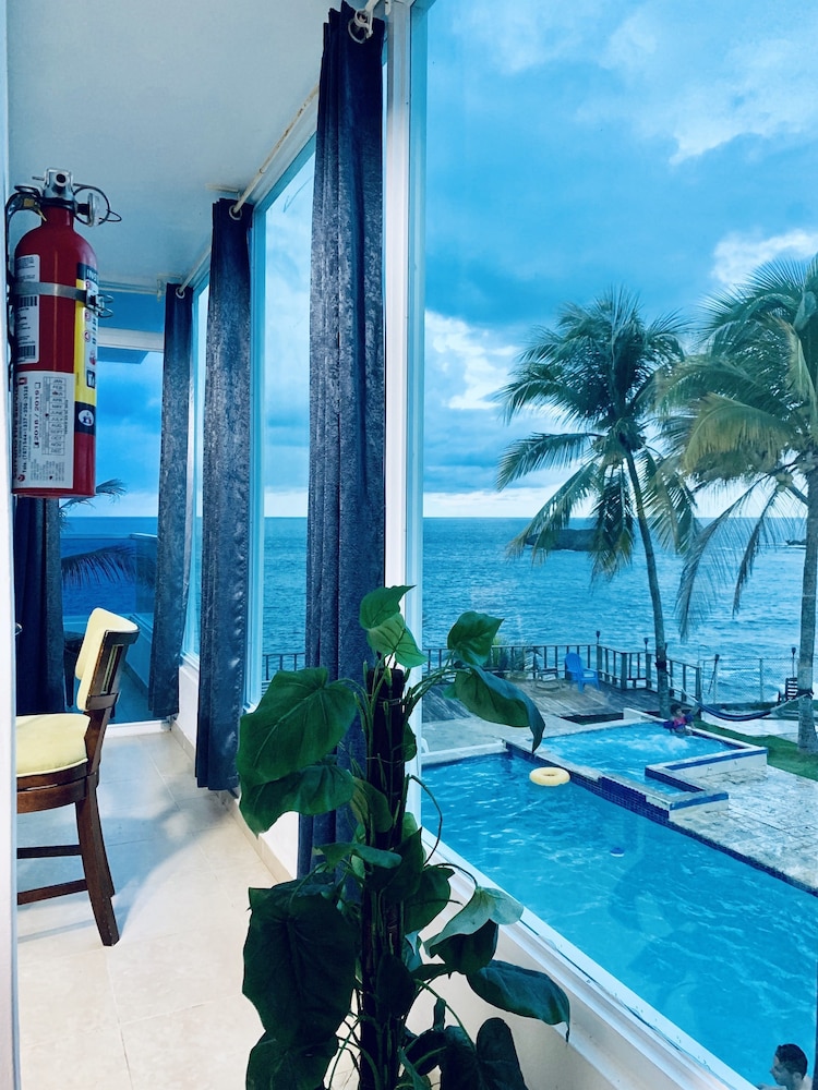 VA 201 Deluxe Views of the Atlantic, Family Suite / Kitchen / 1 Full Size Bed and 2 Twin/Twin Bunk