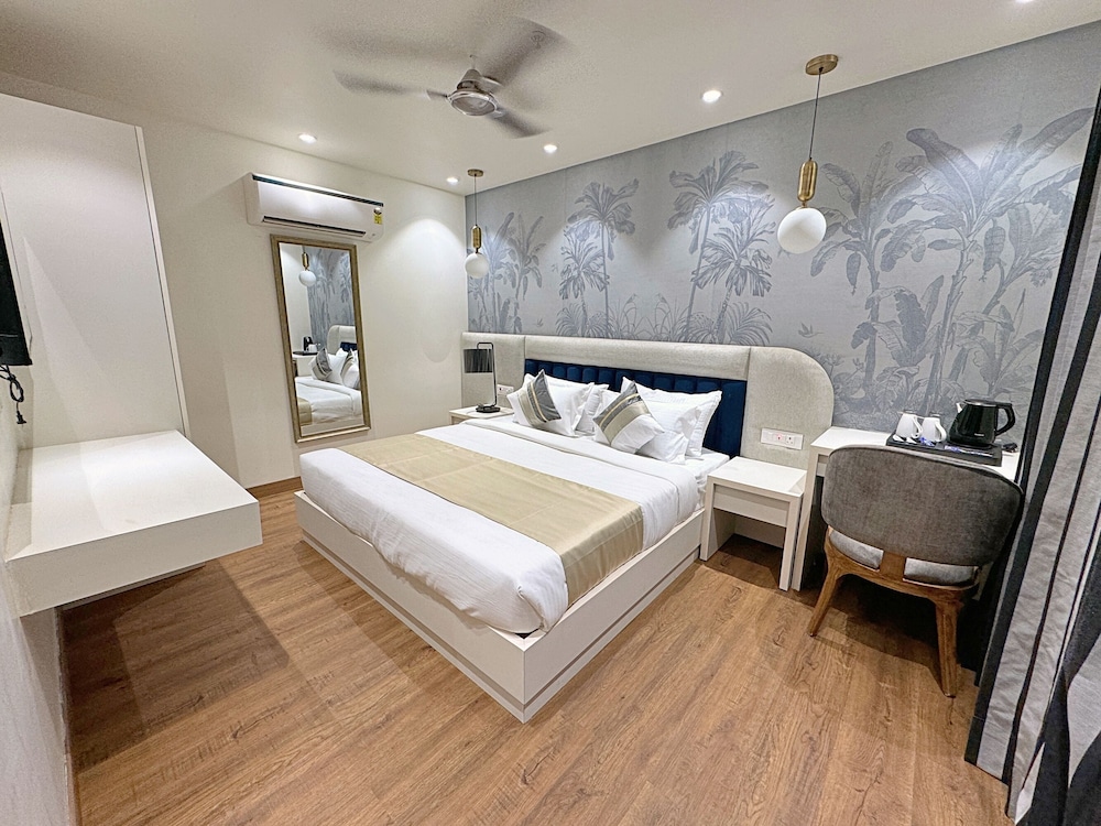 Deluxe Double or Twin Room - Photo 17