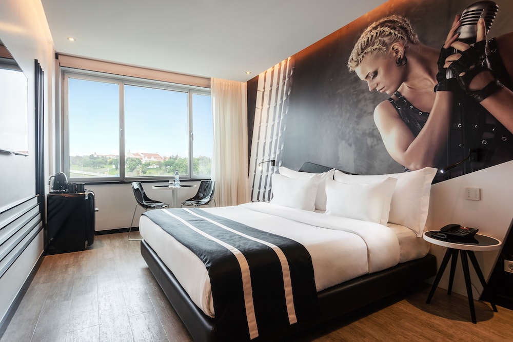 Room (Melody King)