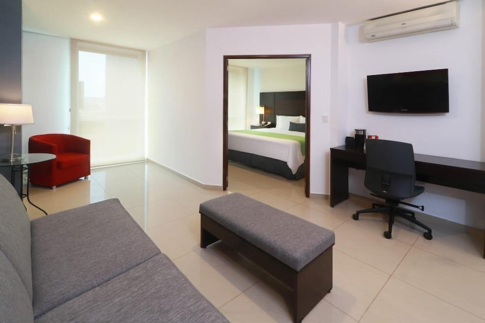 Junior Suite, 1 King Bed with Sofa bed, Non Smoking photo 1