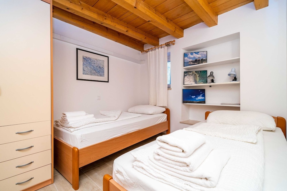Apartment (One Bedroom Apartment)