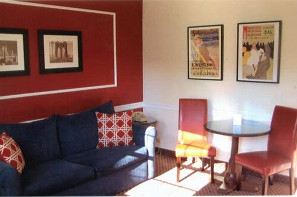 Suite, 1 Bedroom - Photo 2