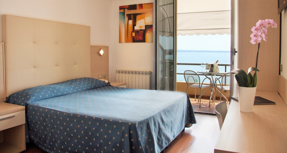 Superior Double Room, Balcony, Lake View photo 1