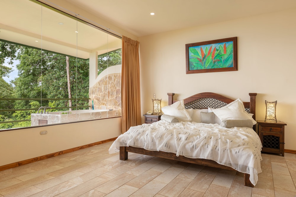 Deluxe Comfort Suite with Ocean View - Photo 9