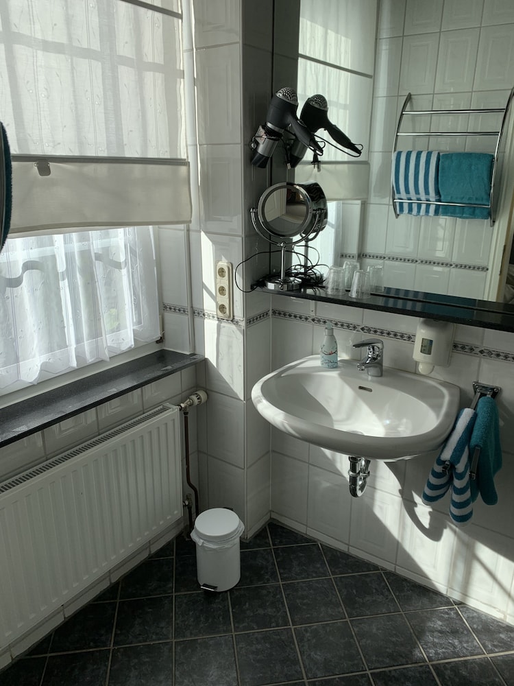 Classic Single Room, Non Smoking photo 3