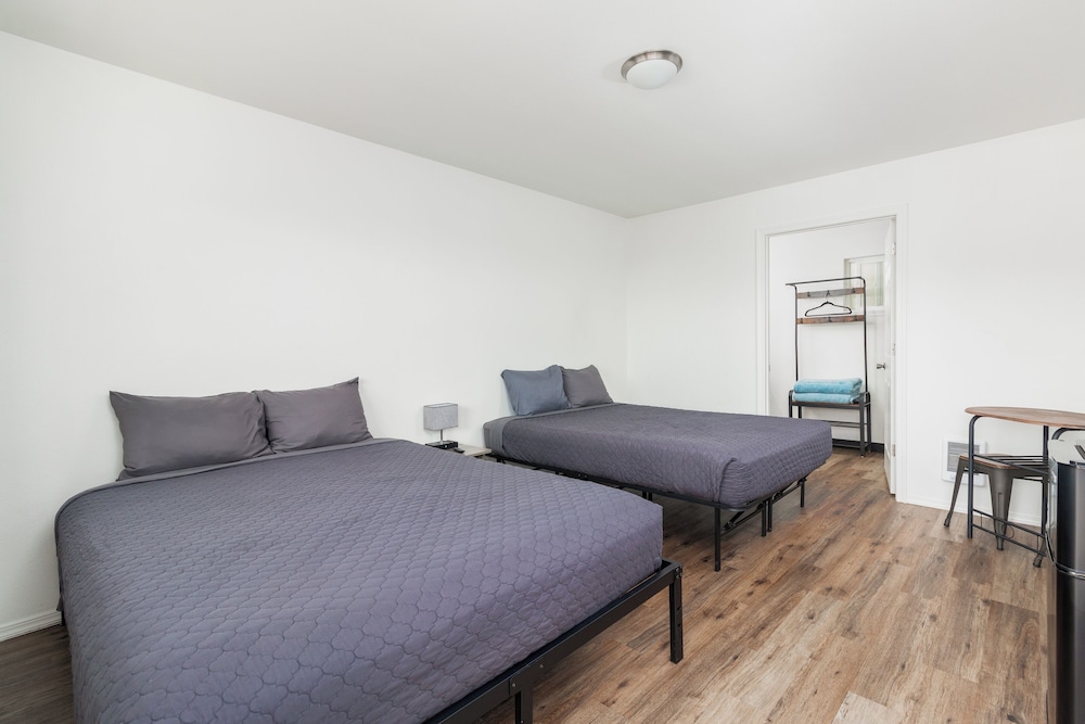 Room, 2 Queen Beds photo 2