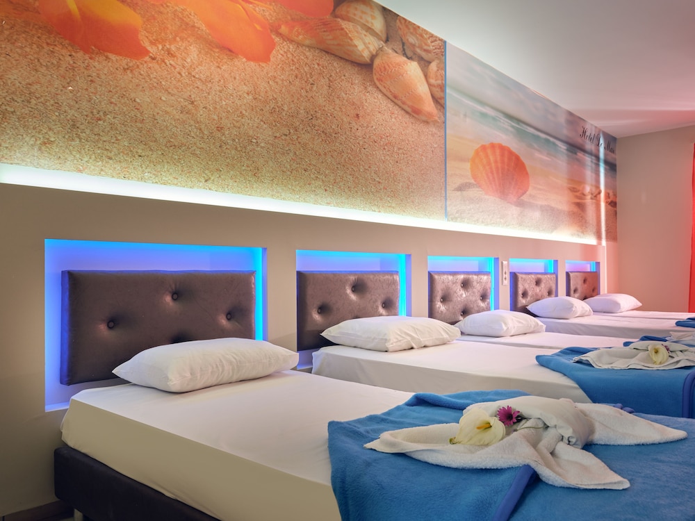 Quadruple Room - Photo 1