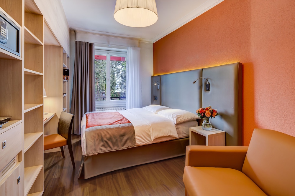 Classic Room, 1 Queen Bed - Photo 1