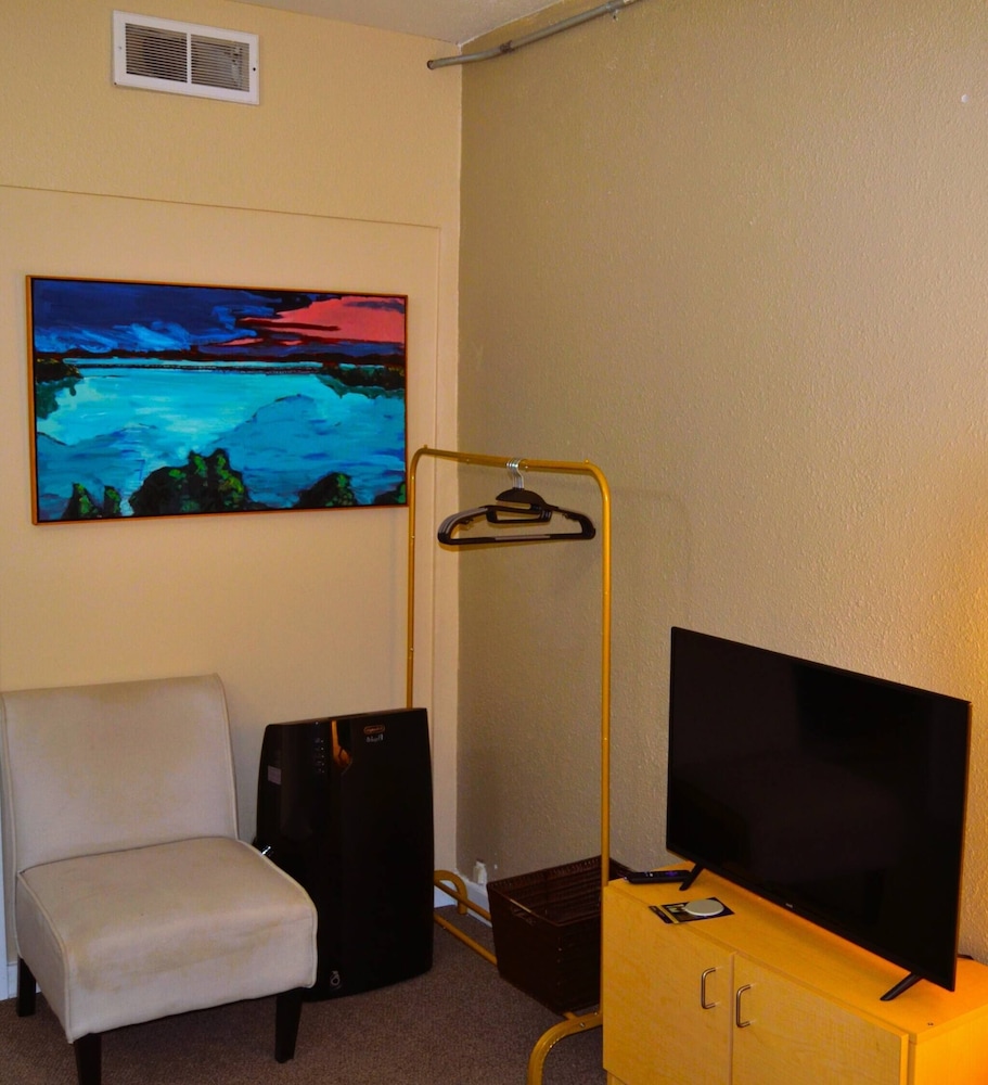 Room-cozy Nest 4 Near the UND Medical Sc, Photo 17