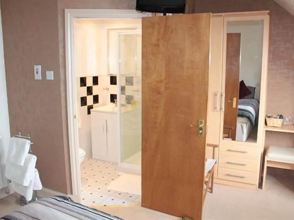 Twin Room, Ensuite photo 3
