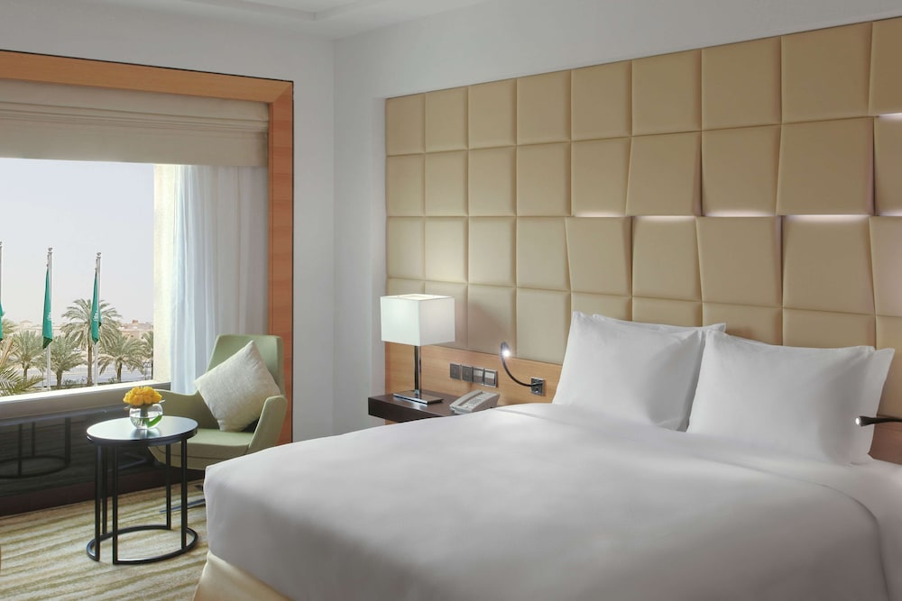 Junior Suite, 1 King Bed - Photo 10