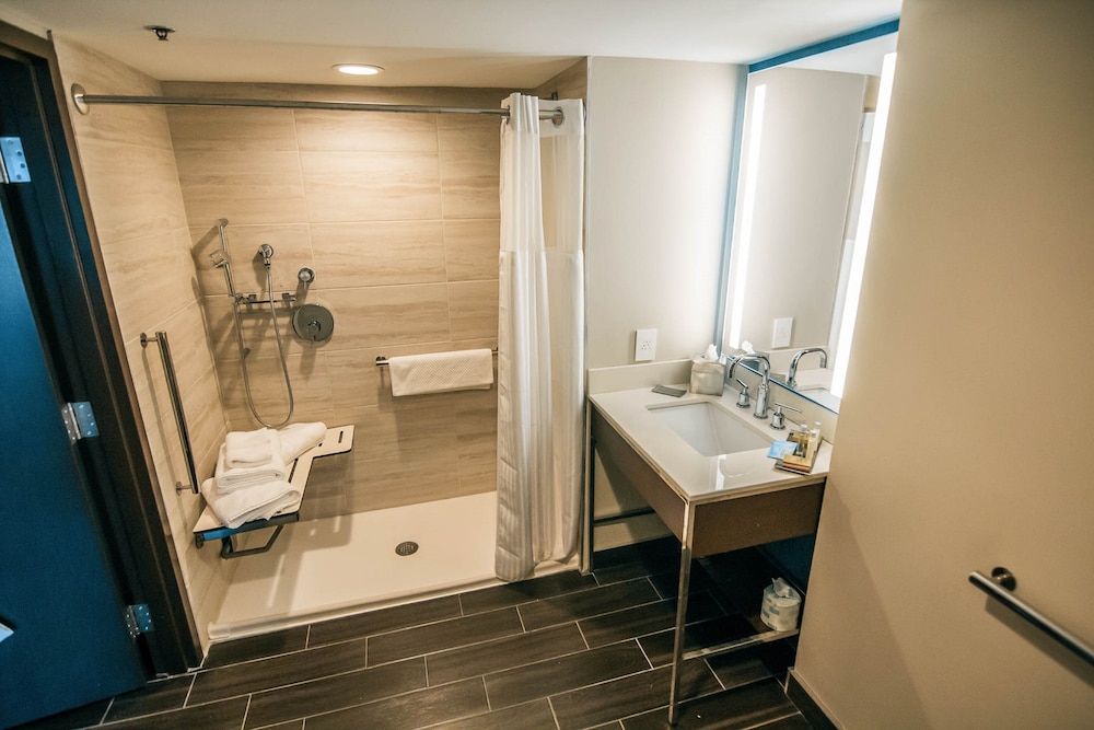 Suite, 1 King Bed (Mobility & Hearing, Roll-in Shower) - Photo 1