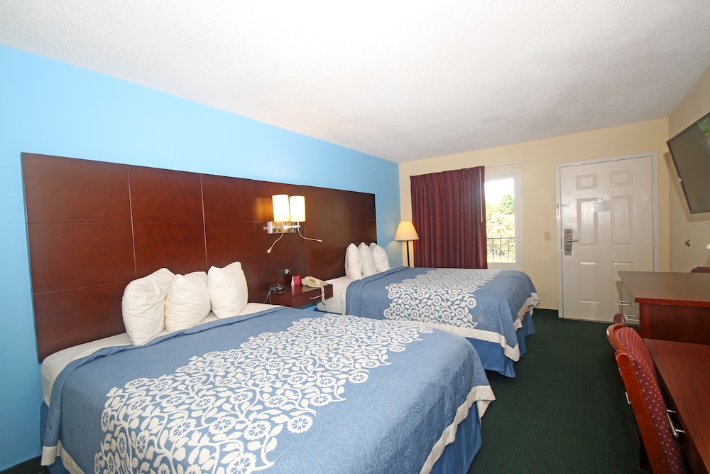 Double Room, 2 Queen Beds, Non Smoking - Photo 3