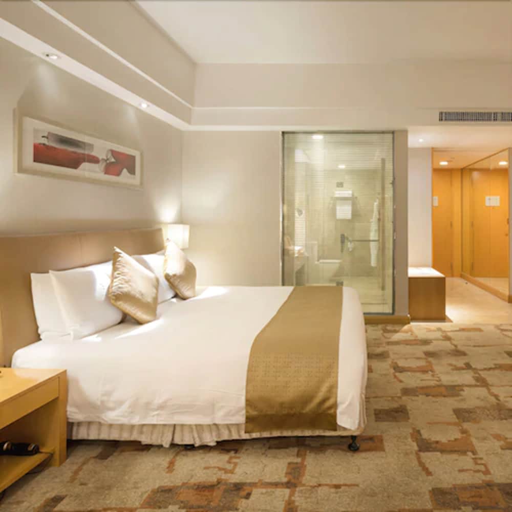 Deluxe Room, 1 King Bed photo 1