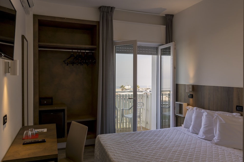 Triple Room, Sea View - Photo 7