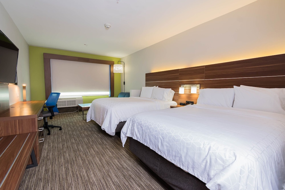 Standard Room, 2 Queen Beds - Photo 6