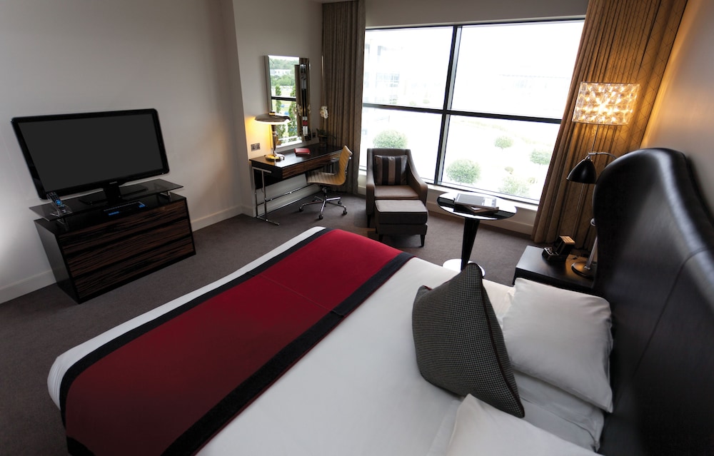 Deluxe Room (Track Facing) - Photo 7