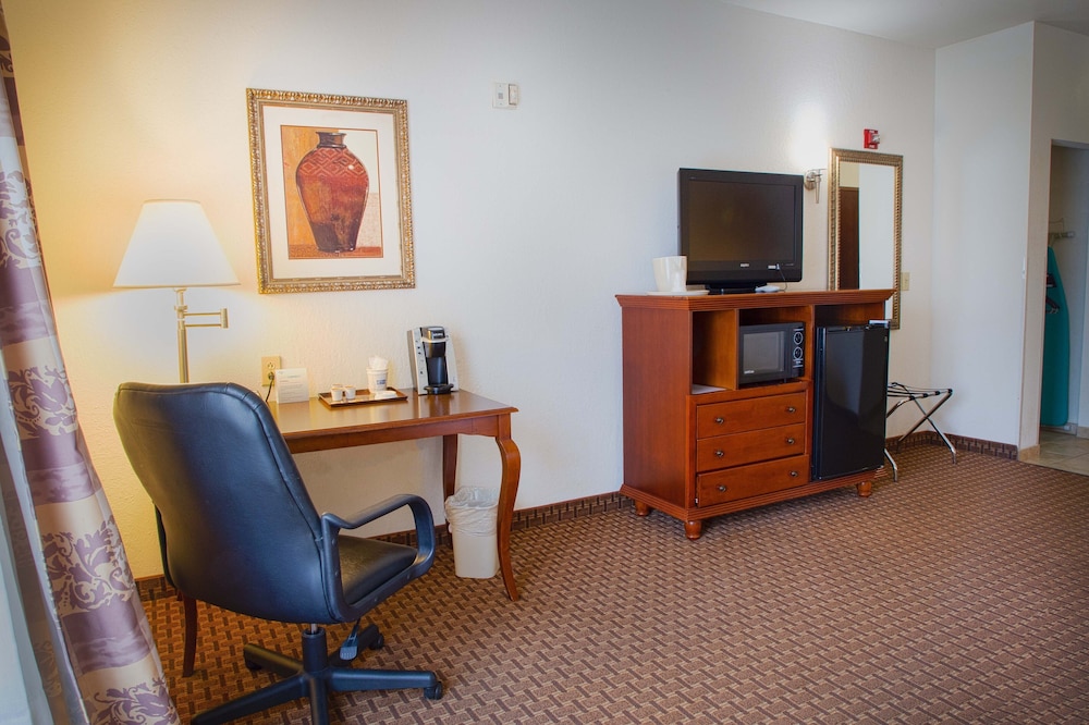 Suite, 1 King Bed with Sofa bed, Accessible (Communications) photo 3