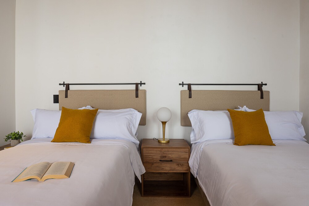 Standard Twin Room - Photo 1