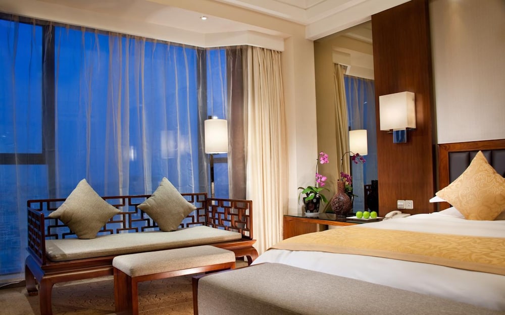 Deluxe Room - Photo 2