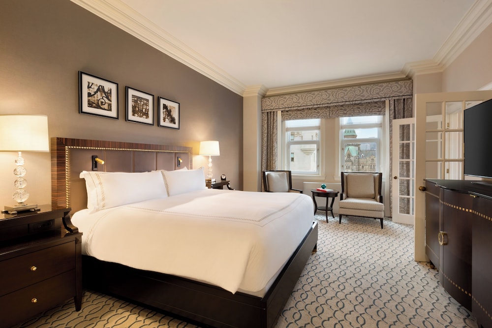 Fairmont Gold, Suite, 1 King Bed - Photo 1