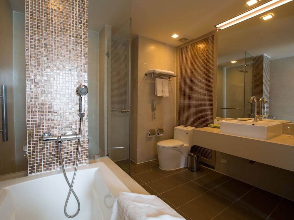 Two Bedroom Suite - Photo 6
