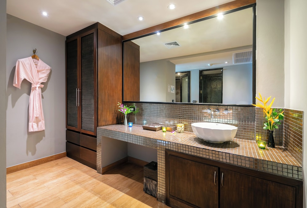 Deluxe with Pool Access Ocean VIew - Photo 11