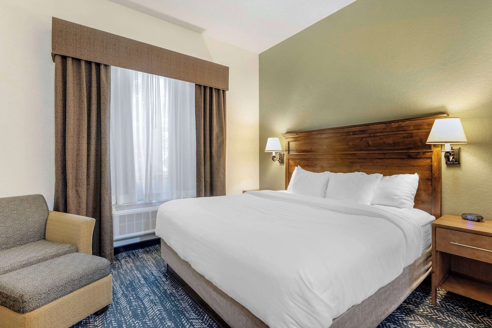 Standard Room, 1 King Bed - Photo 1