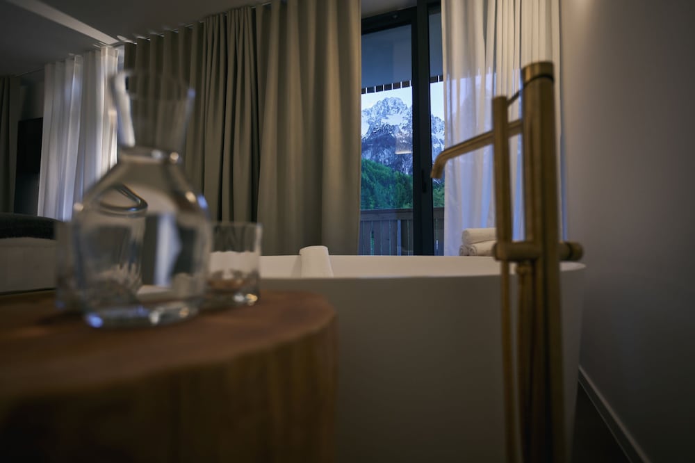 Deluxe Double Room, Mountain View - Photo 12