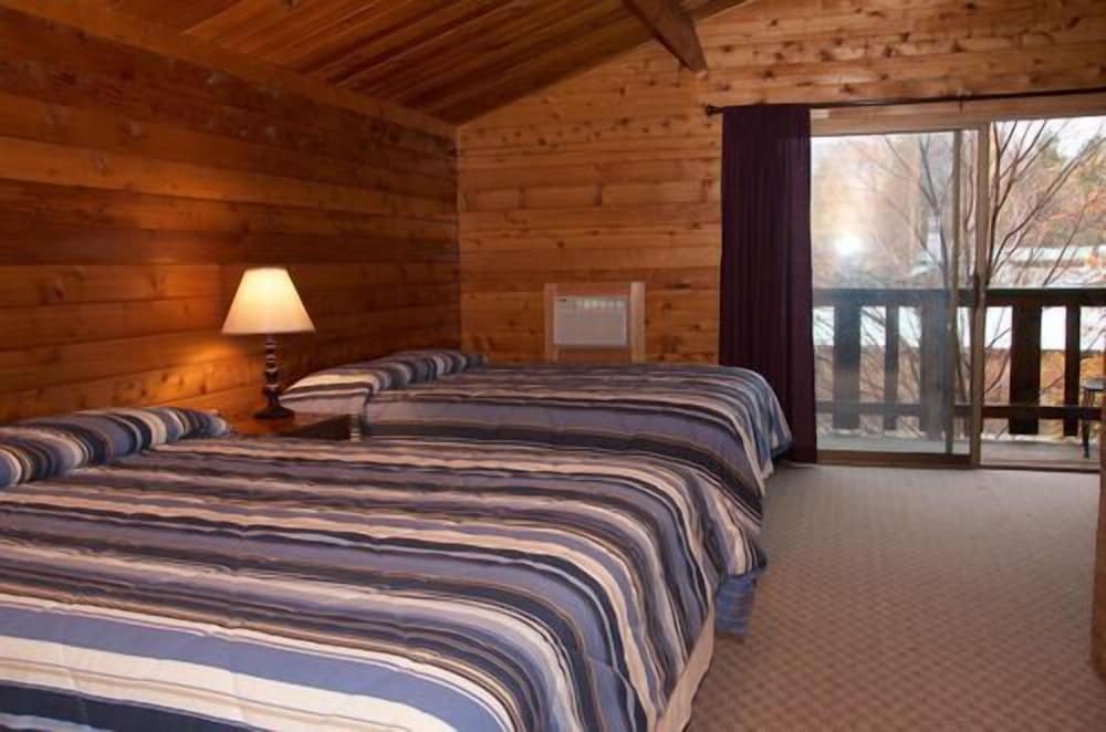 Standard Room, 2 Queen Beds, River View photo 2