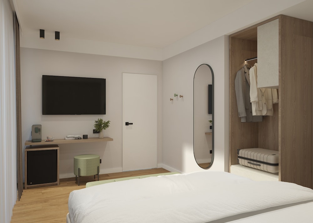 Classic Double Room, Partial Lake View photo 3