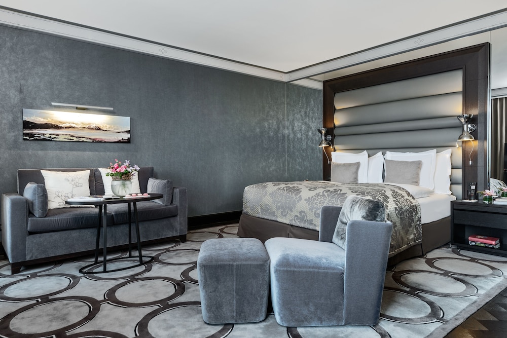 Executive Room (Savoy)