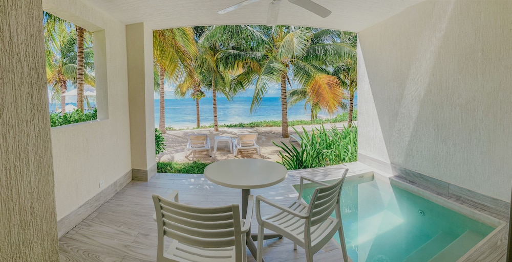Superior Room, 1 King Bed, Private Pool, Sea View thumbnail 5
