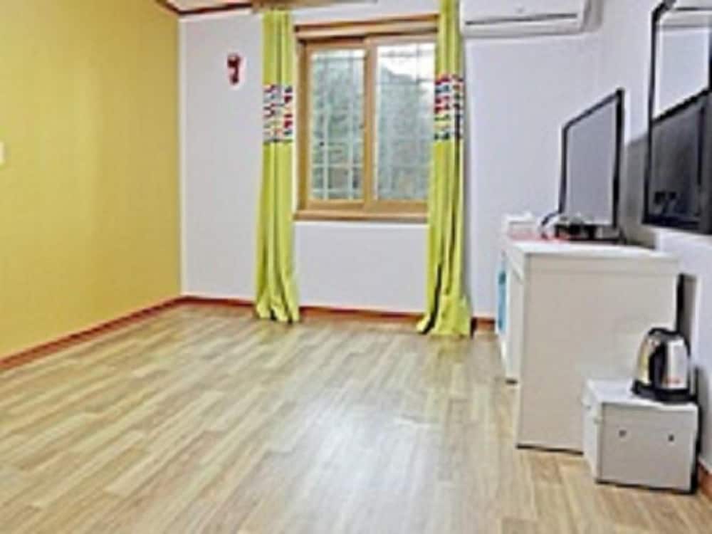Traditional Room photo 1