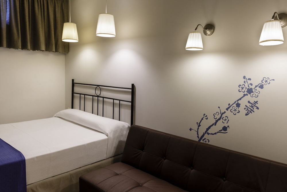 Basic Double Room photo 2