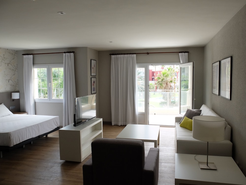 Superior Family Room (2 Adults + 2 Children) - Photo 4