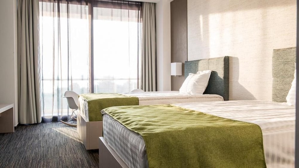 Twin Room, 2 Twin Beds, Balcony, Lakeside photo 1