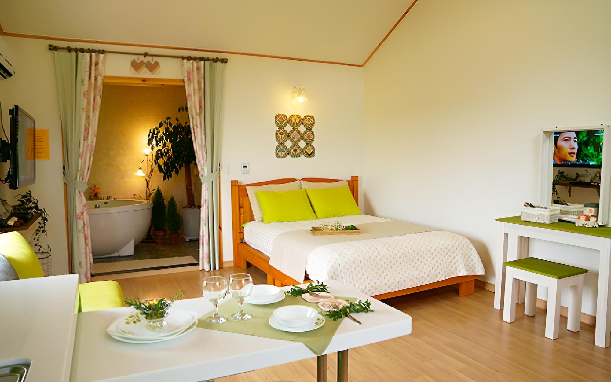 Room (Rosemary) - Photo 1