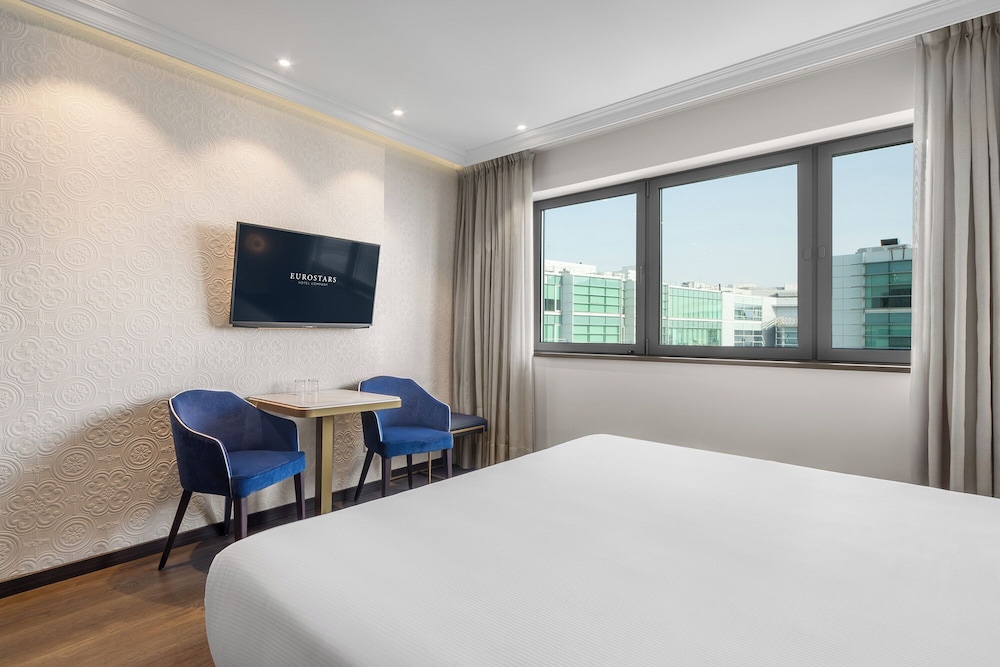 Deluxe Double Room Single Use, City View - Photo 11
